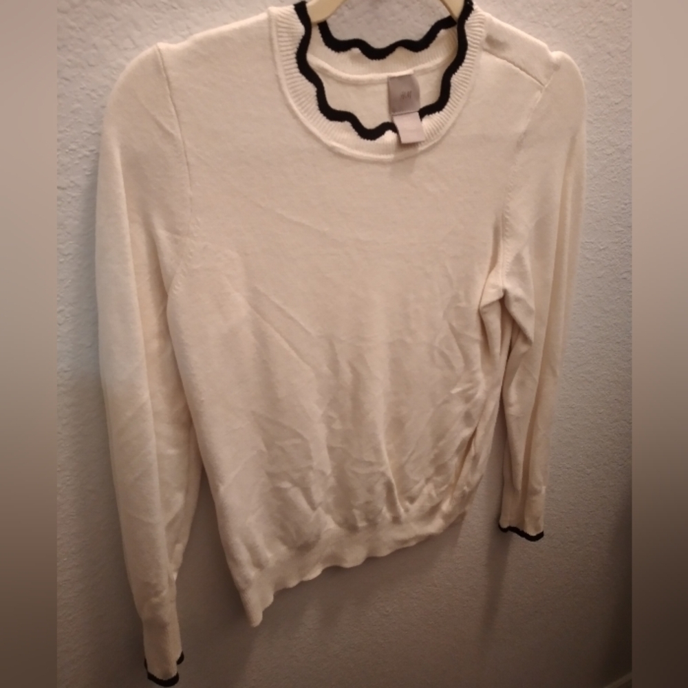 H&M Women's Cream and Black Trim Sweater